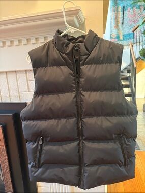 SHEIN Black Puffer Vest